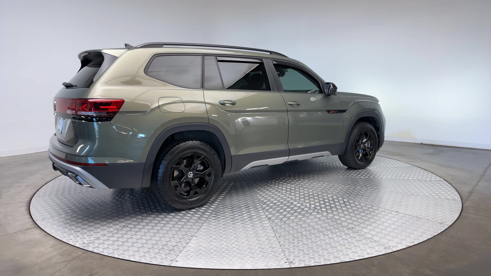 Used 2024 Volkswagen Atlas Peak Edition SE AWD/4WD image 8