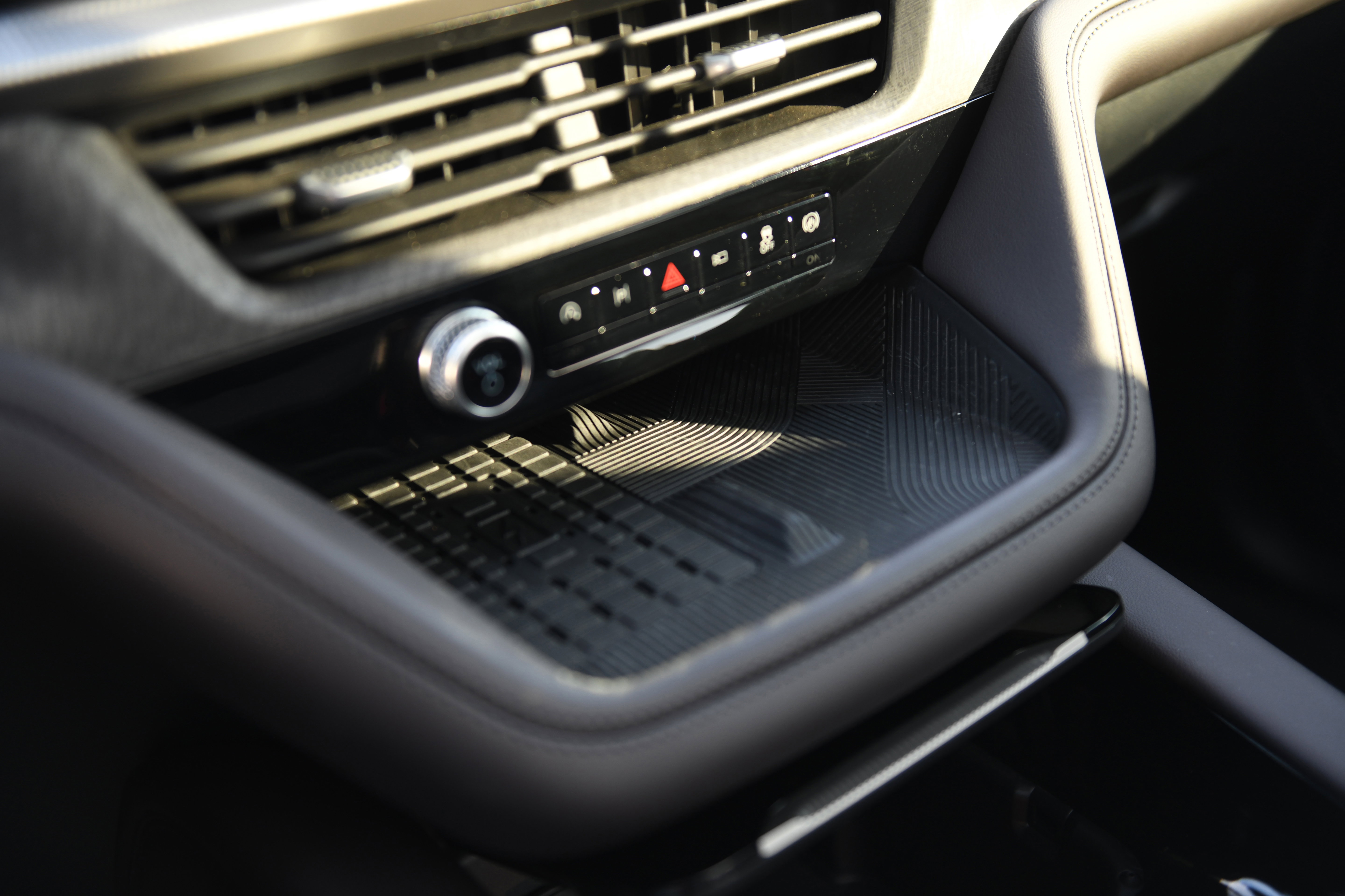 Used 2025 Ford Explorer Platinum image 34