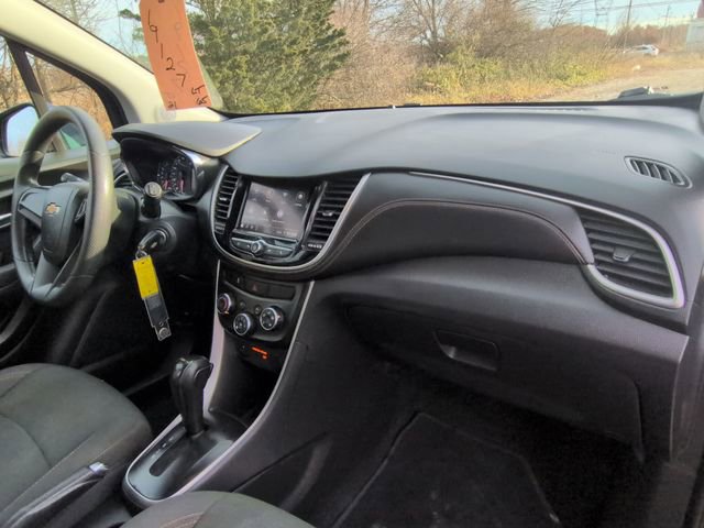 Used 2021 Chevrolet Trax LS image 28