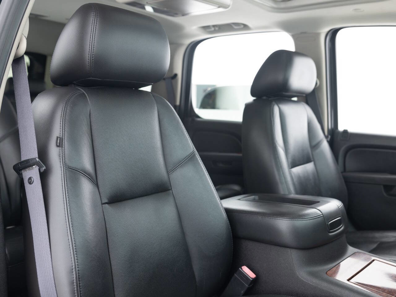 Used 2011 Chevrolet Tahoe LTZ AWD/4WD image 33
