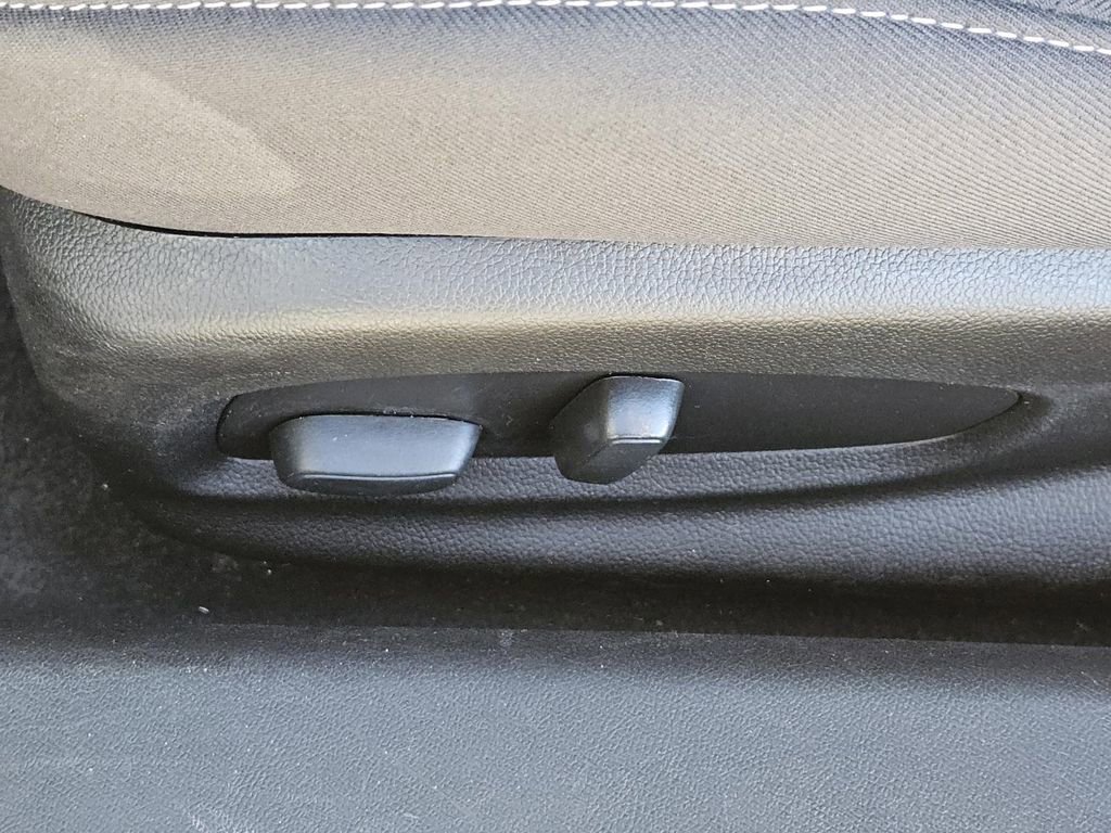 Used 2021 Chevrolet Camaro LT image 23