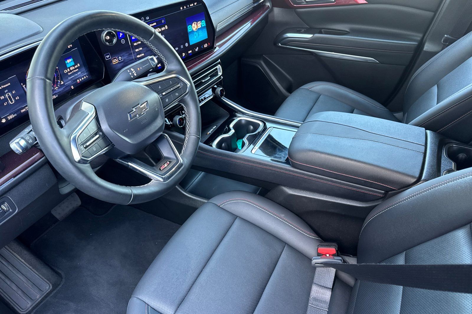 Used 2025 Chevrolet Traverse Z71 AWD/4WD image 11