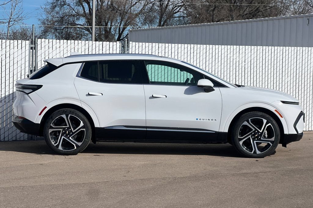 New 2026 Chevrolet Equinox EV LT w/ Convenience Package II FWD image 3