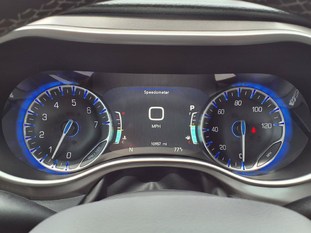 Used 2026 Chrysler Pacifica Select FWD image 33