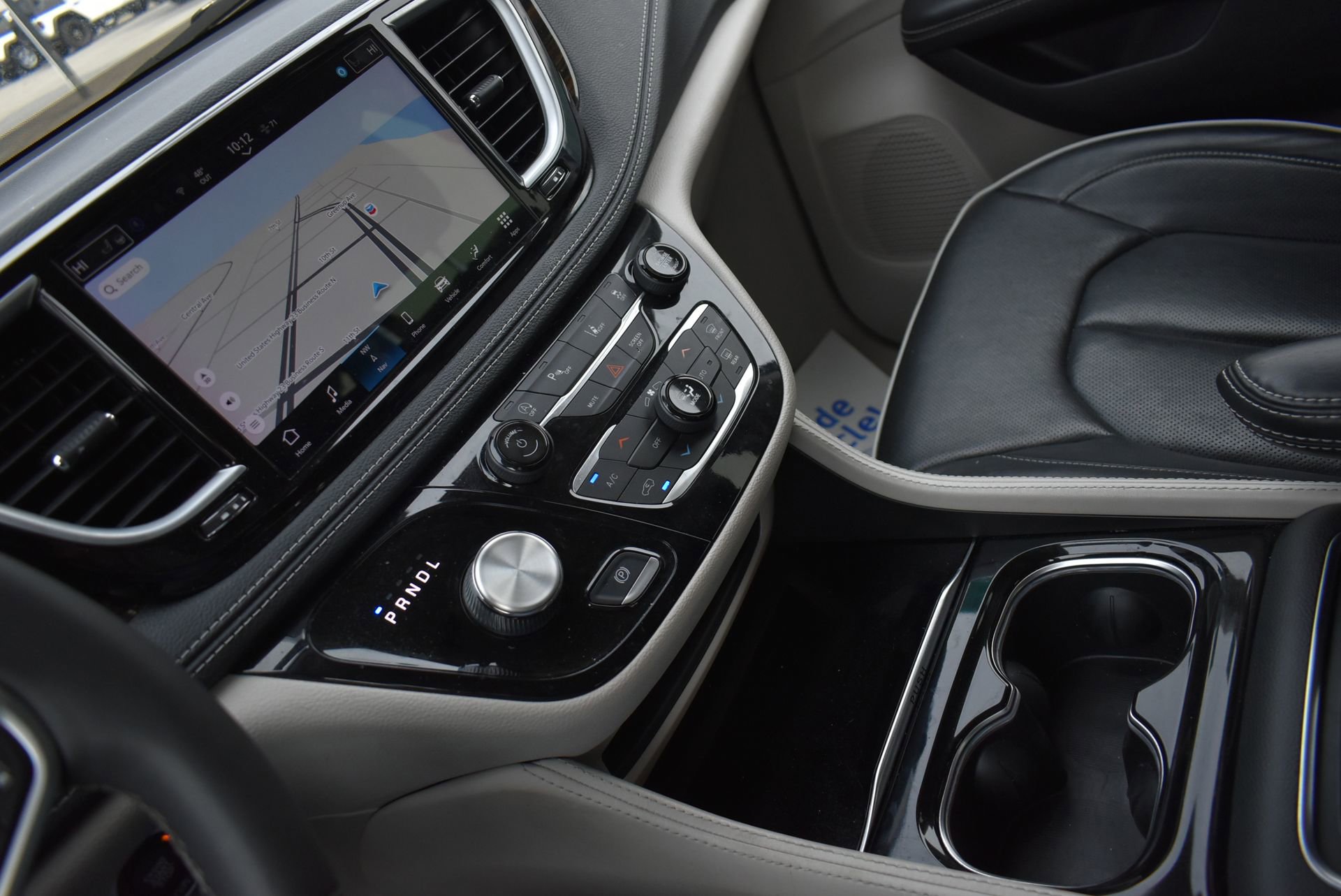 Used 2023 Chrysler Pacifica Limited image 28