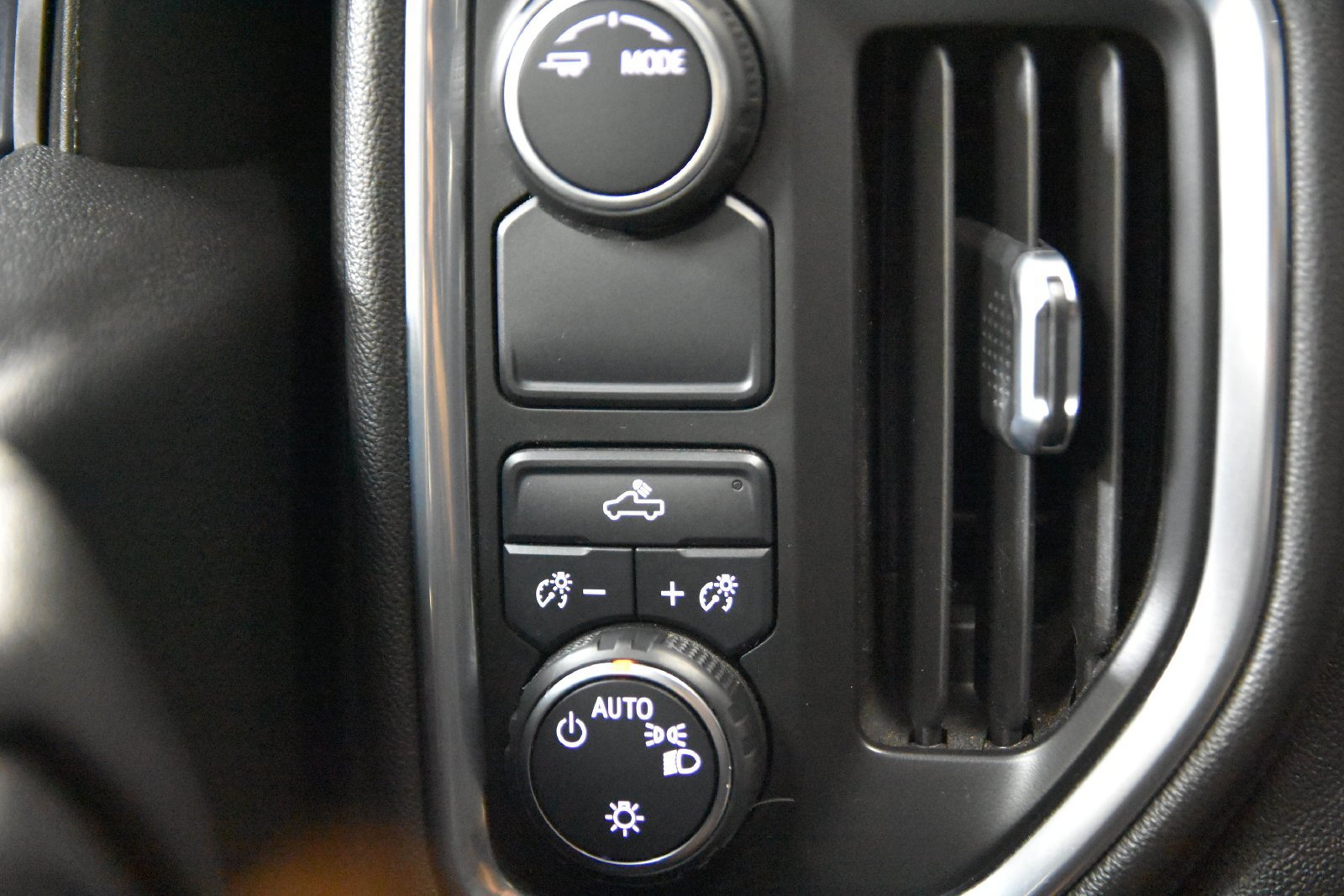 Used 2021 Chevrolet Silverado 1500 LT RWD image 19