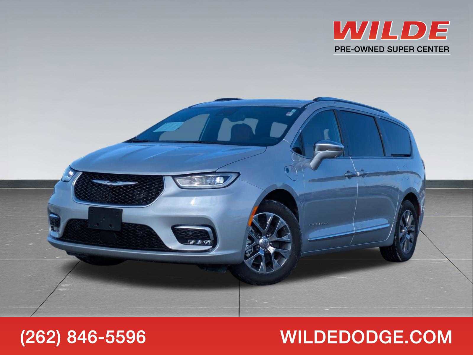 Used 2024 Chrysler Pacifica Pinnacle image 1