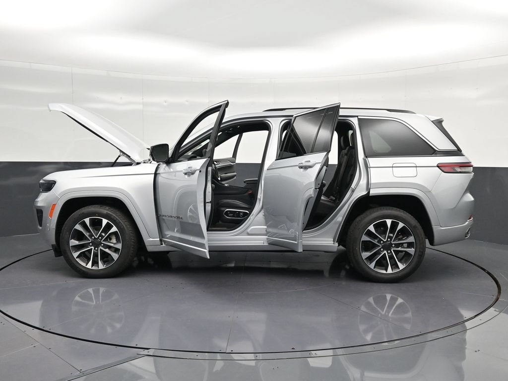 Used 2023 Jeep Grand Cherokee Overland w/ Luxury Tech Group IV RWD image 34