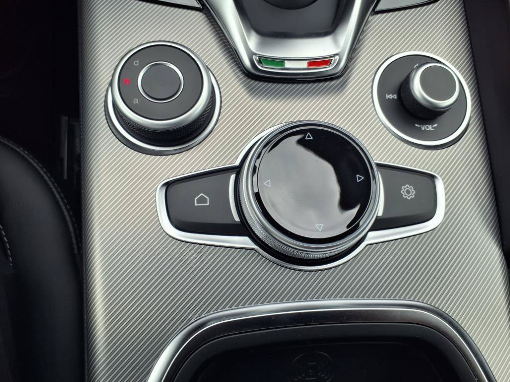 New 2025 Alfa Romeo Giulia w/ Driving Assist Package RWD image 10