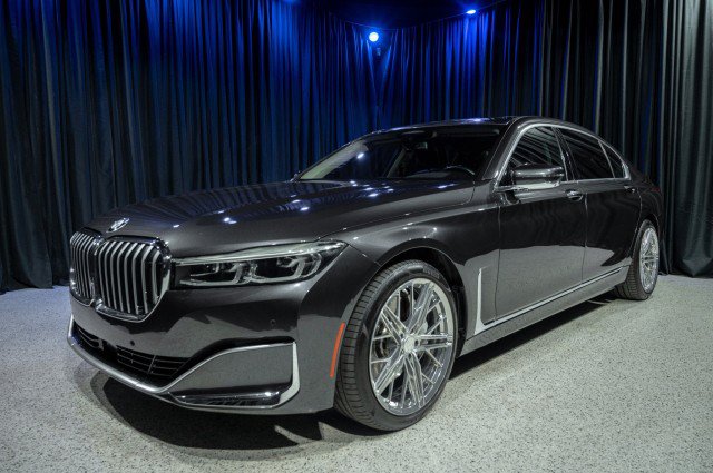 Used 2021 BMW 750i xDrive w/ Luxury Rear Seating Package AWD/4WD image 1