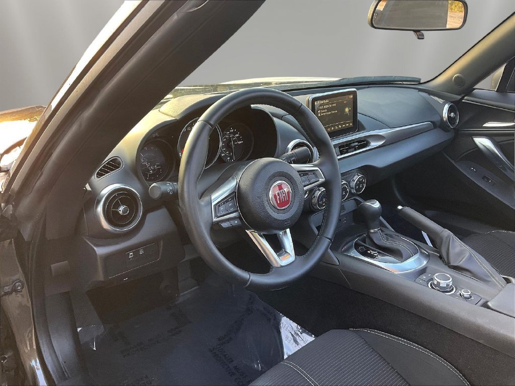 Used 2017 FIAT 124 Spider Classica RWD image 16