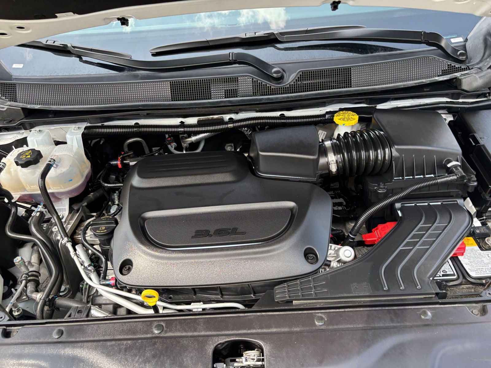 Used 2024 Chrysler Pacifica Touring-L image 32