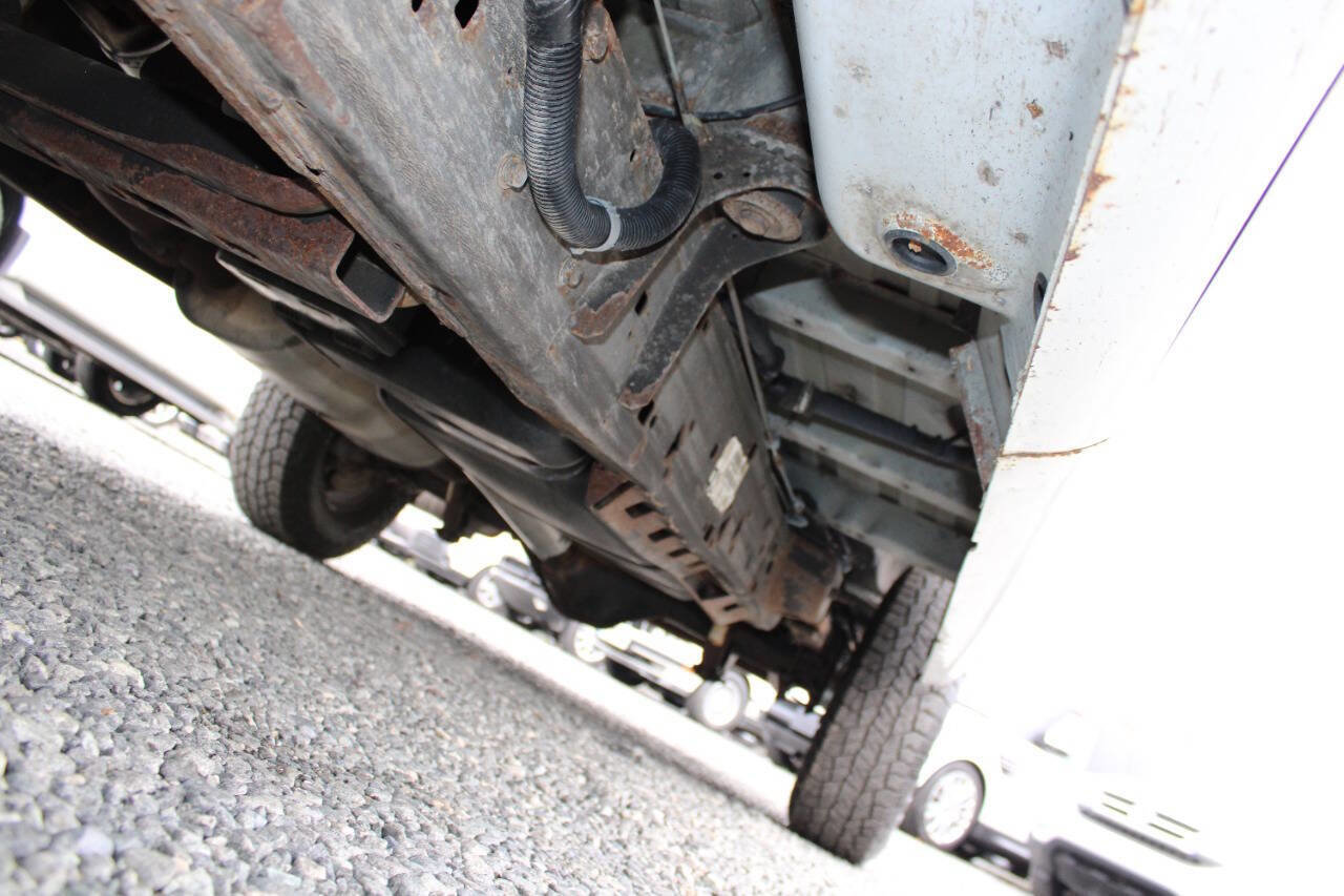 Used 2015 Chevrolet Express 2500 image 25