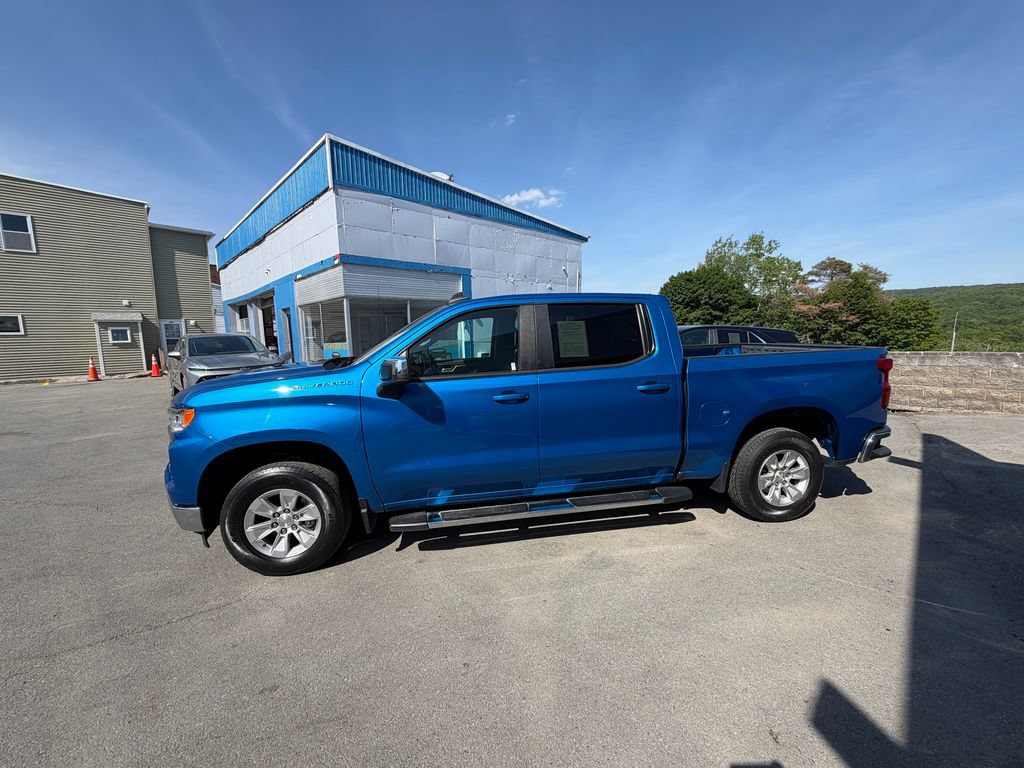 Used 2022 Chevrolet Silverado 1500 LT AWD/4WD image 2
