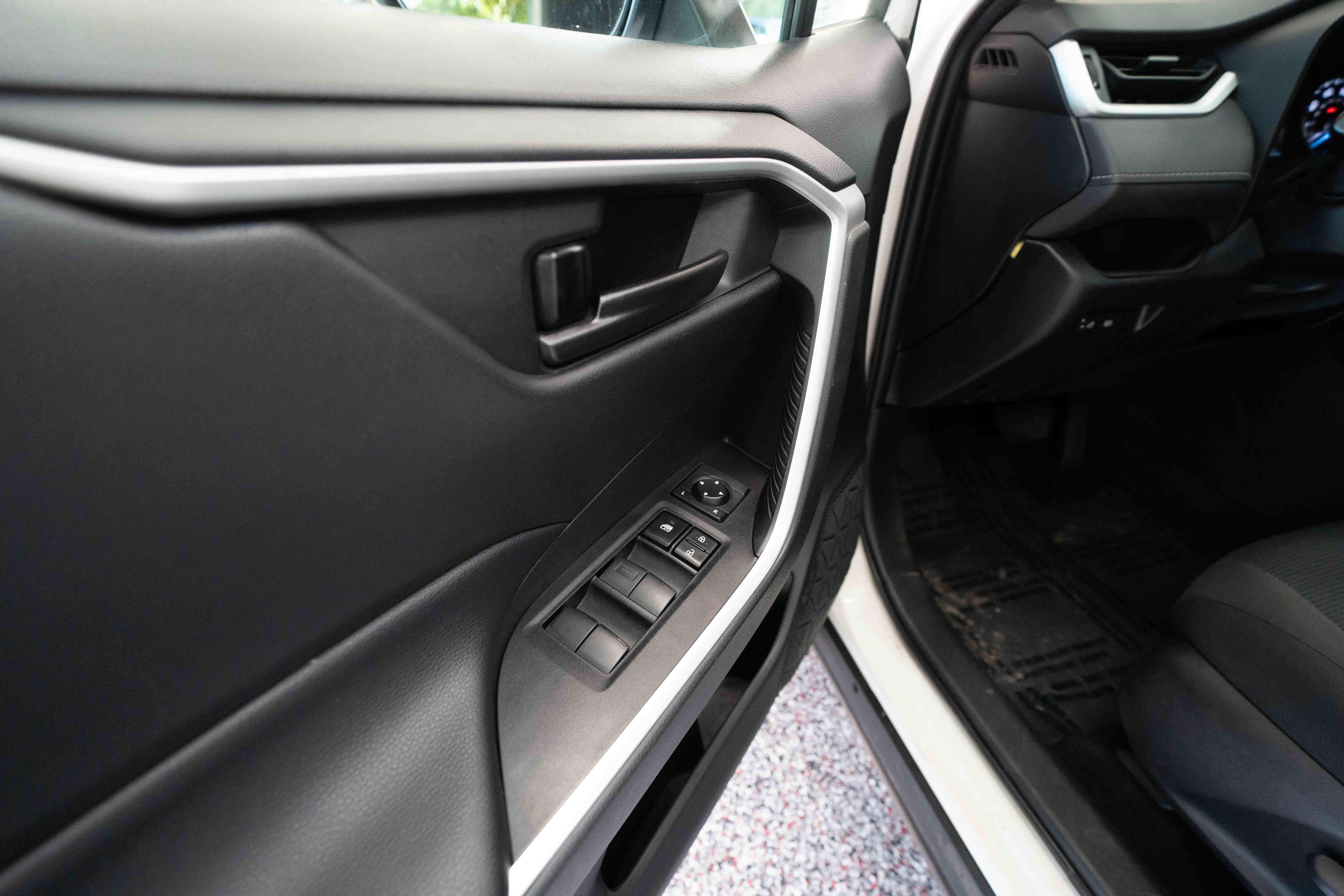 Used 2022 Toyota RAV4 LE AWD/4WD image 7