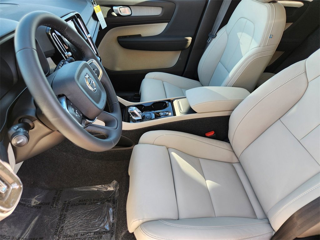 New 2026 Volvo XC40 B5 Plus w/ Protection Package Premier image 5