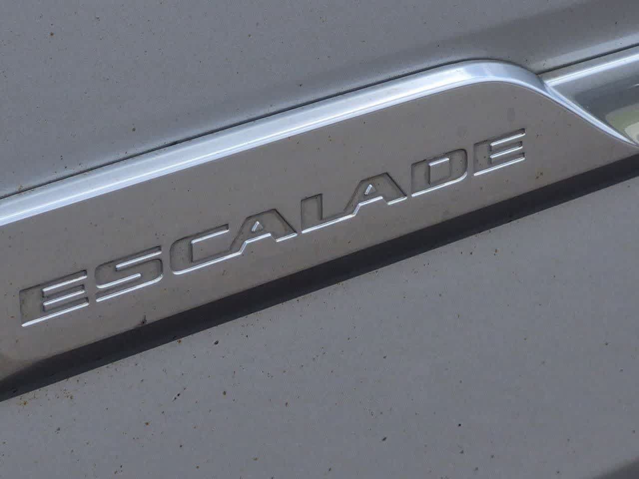 Used 2019 Cadillac Escalade Premium Luxury w/ LPO, Radiant Package AWD/4WD image 12