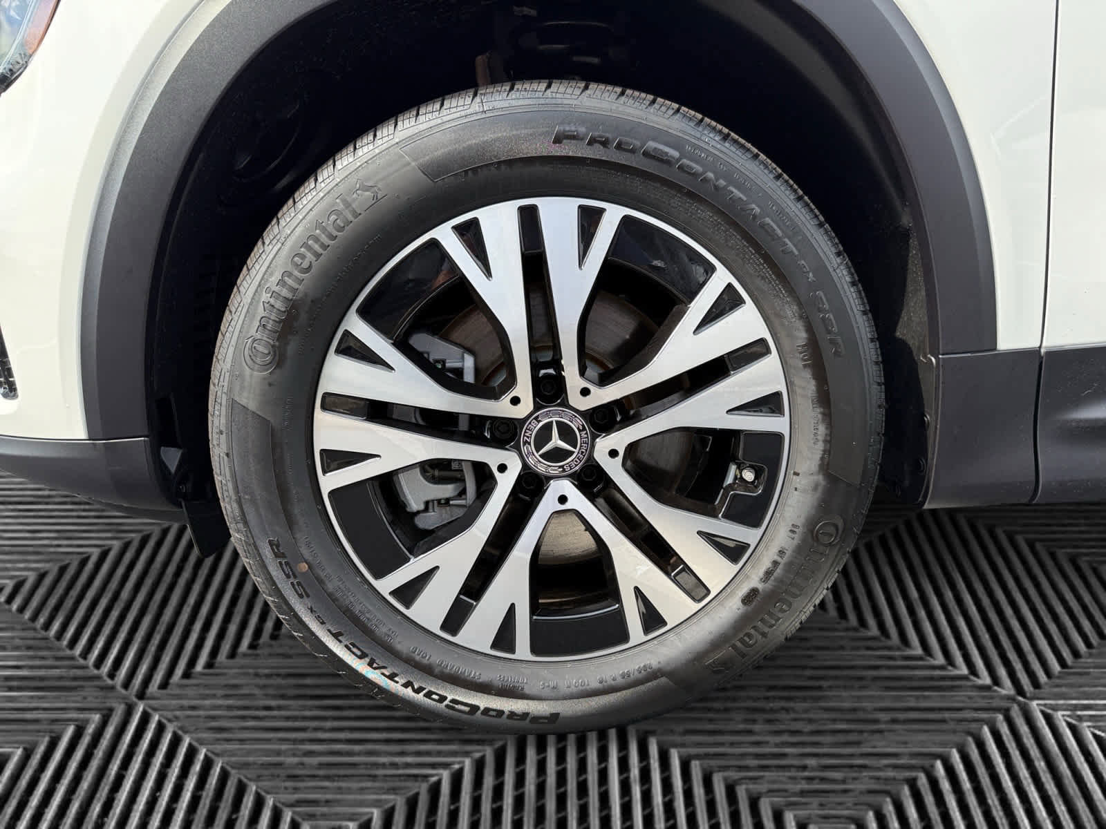 New 2026 Mercedes-Benz GLB 250 4MATIC image 9