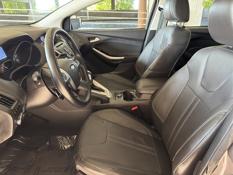 Used 2014 Ford Focus SE w/ Equipment Group 201A FWD image 11