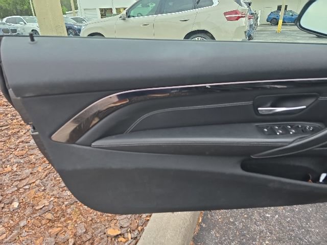 Used 2018 BMW M4 Convertible RWD image 9