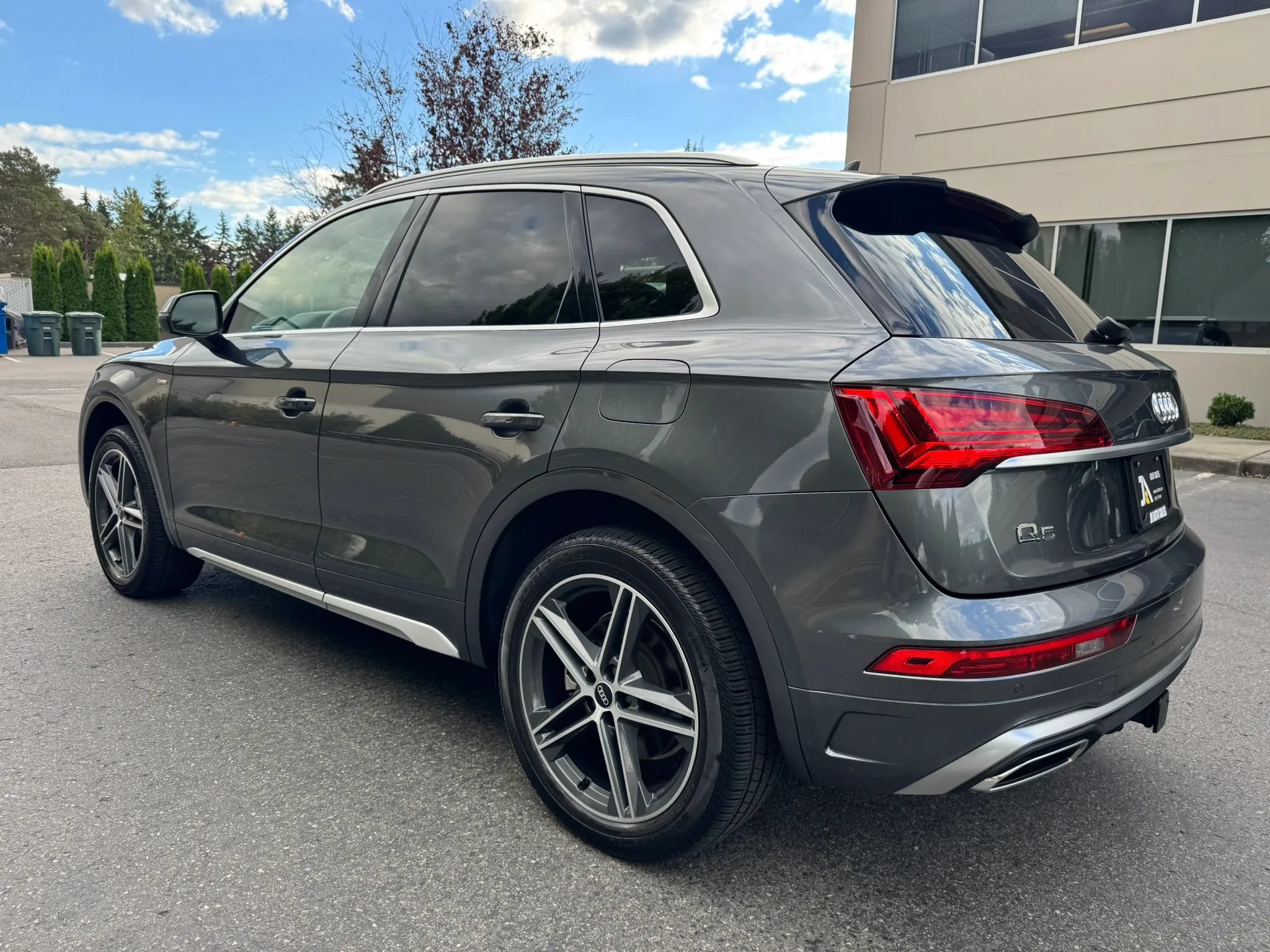 Used 2022 Audi Q5 e Premium Plus w/ Premium Plus Package AWD/4WD image 7