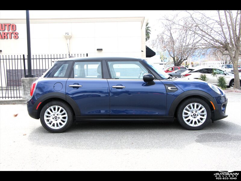 Used 2015 MINI Cooper 4-Door Hardtop w/ Premium Package FWD image 9