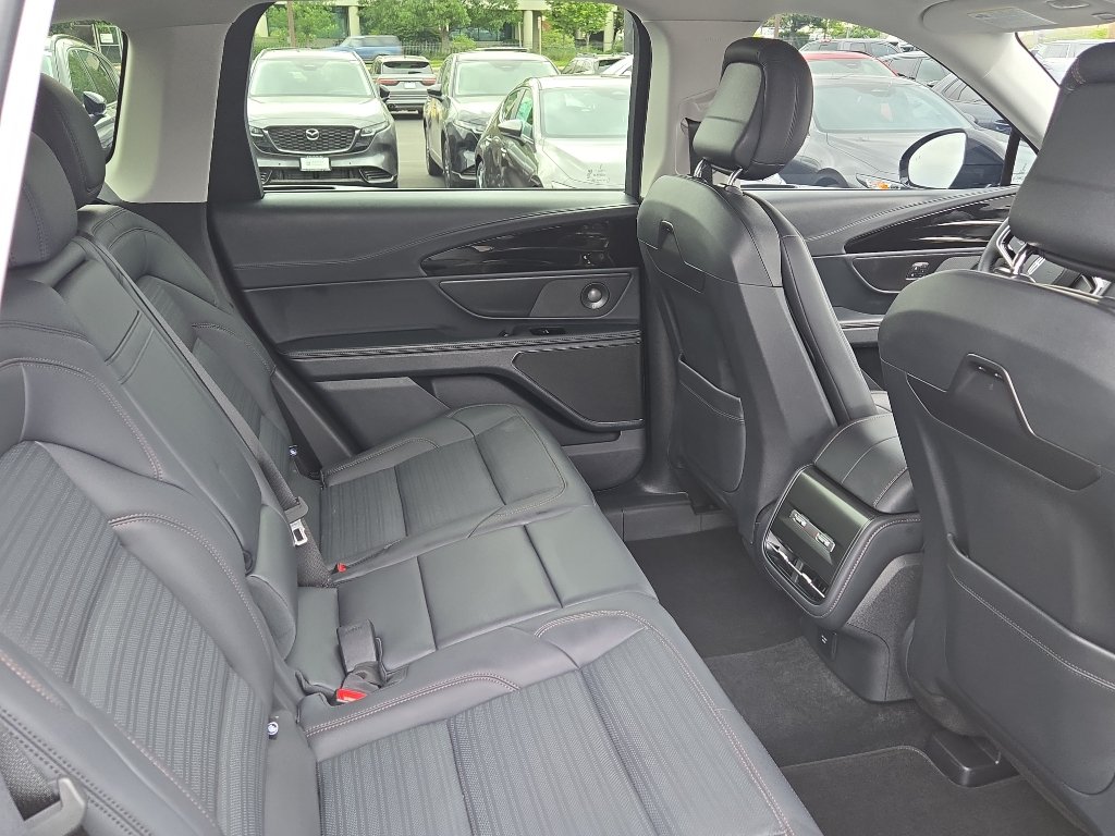 Used 2026 Lincoln Nautilus Reserve AWD/4WD image 17