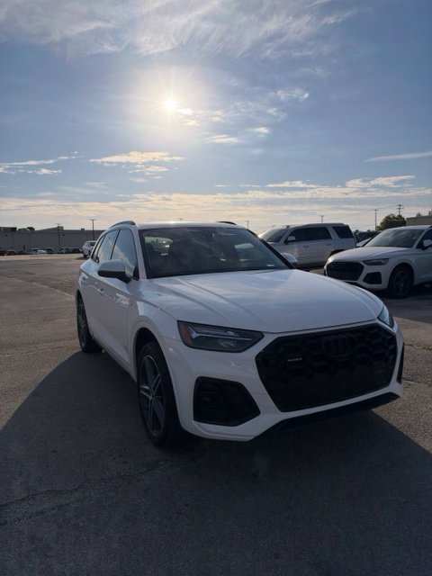 Used 2023 Audi Q5 e Premium Plus AWD/4WD image 3