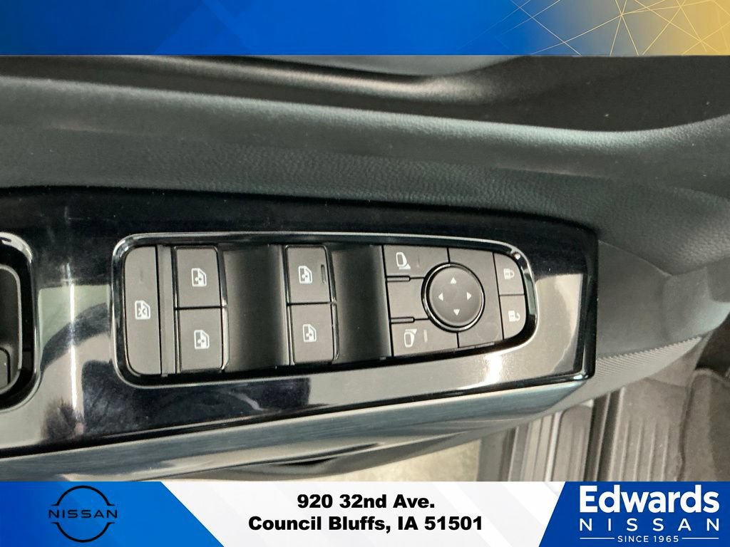 Used 2025 Nissan Pathfinder SL AWD/4WD image 26