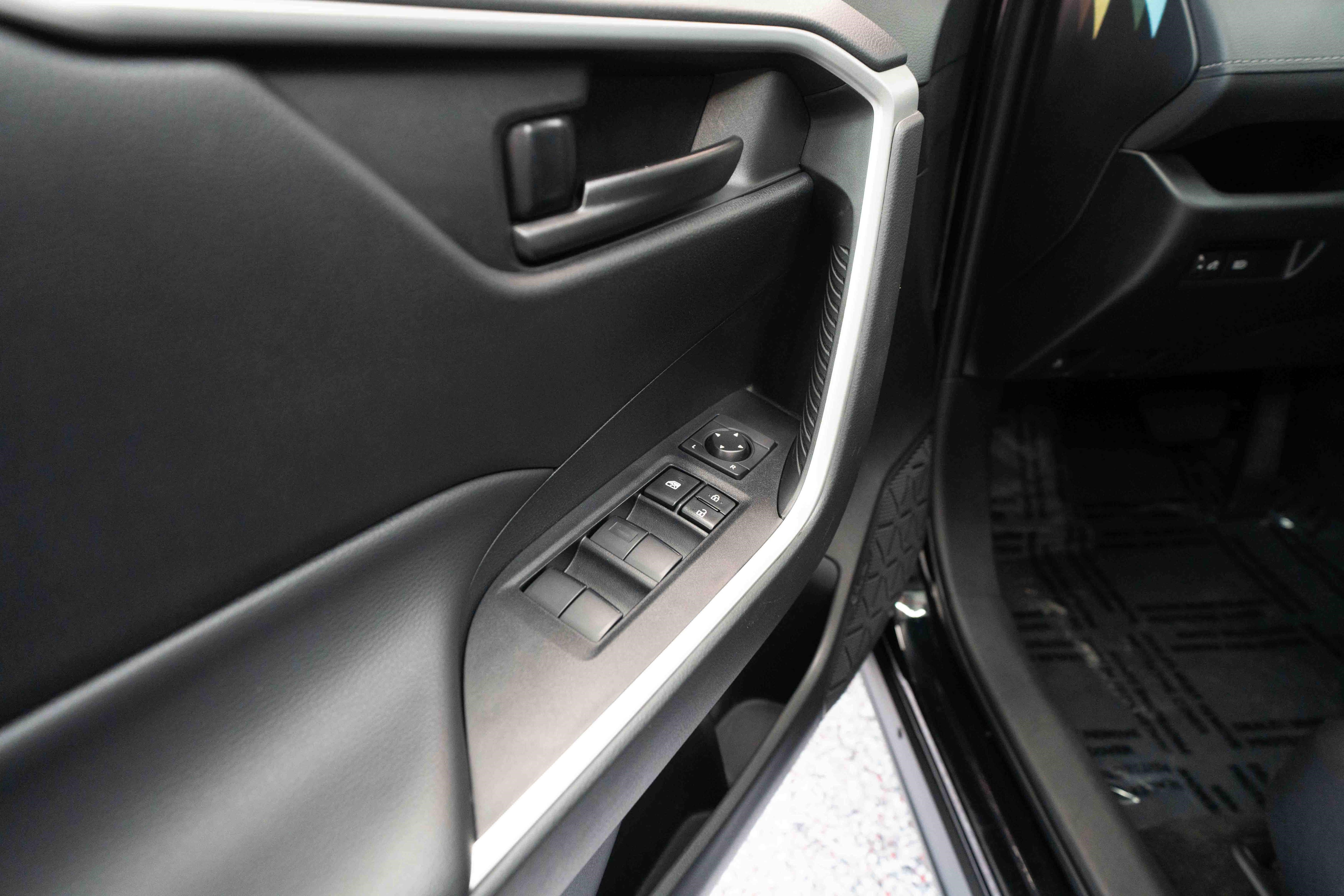 Used 2023 Toyota RAV4 LE AWD/4WD image 7