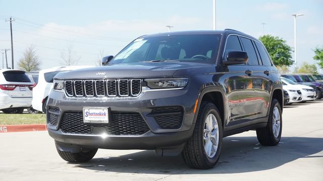 New 2026 Jeep Grand Cherokee Laredo X RWD image 3
