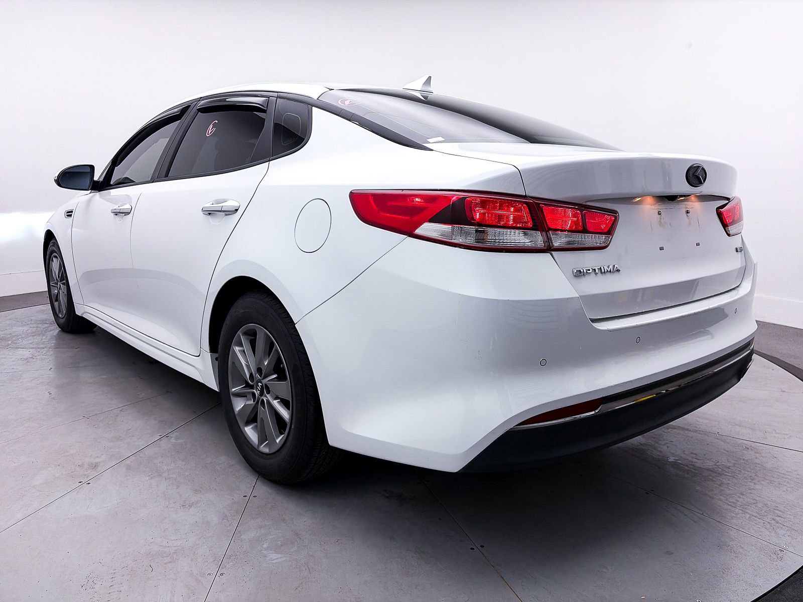 Used 2018 Kia Optima LX image 11