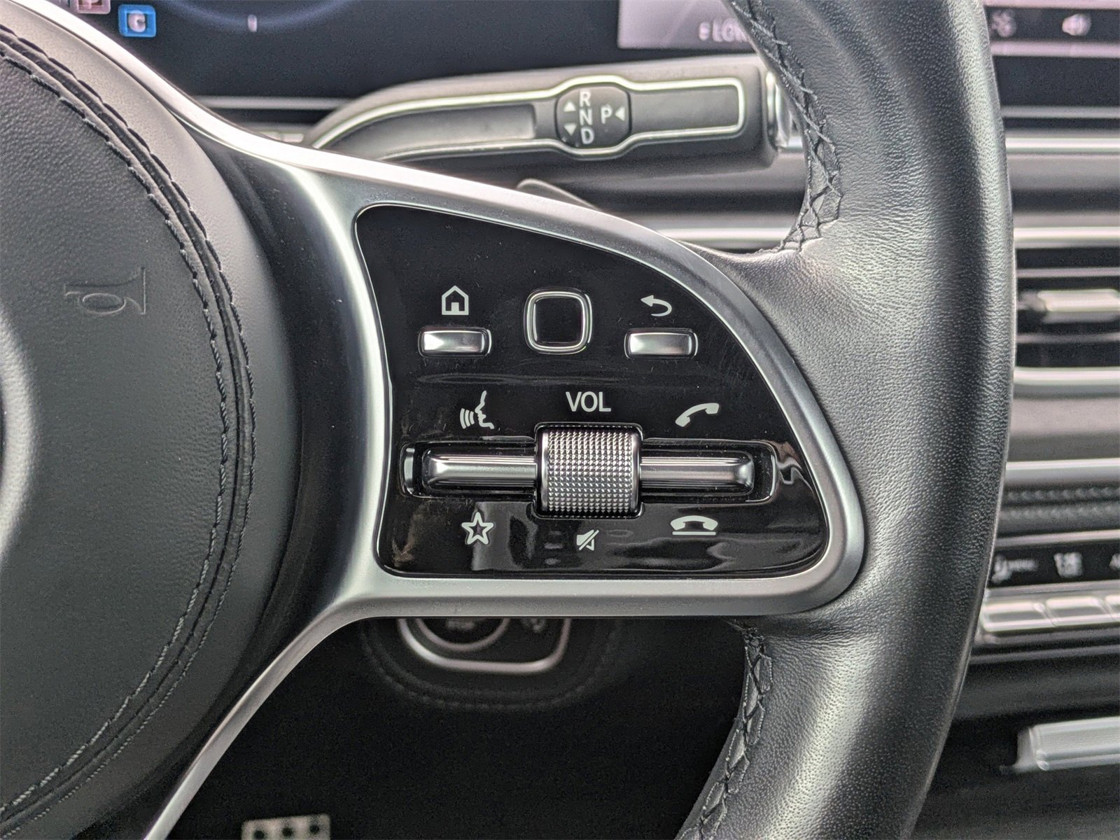 Used 2023 Mercedes-Benz GLS 580 4MATIC image 32