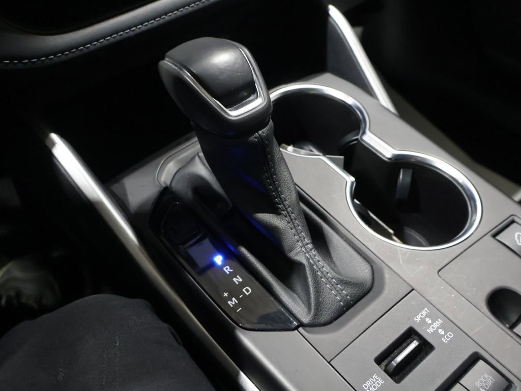 Used 2024 Toyota Highlander LE image 27