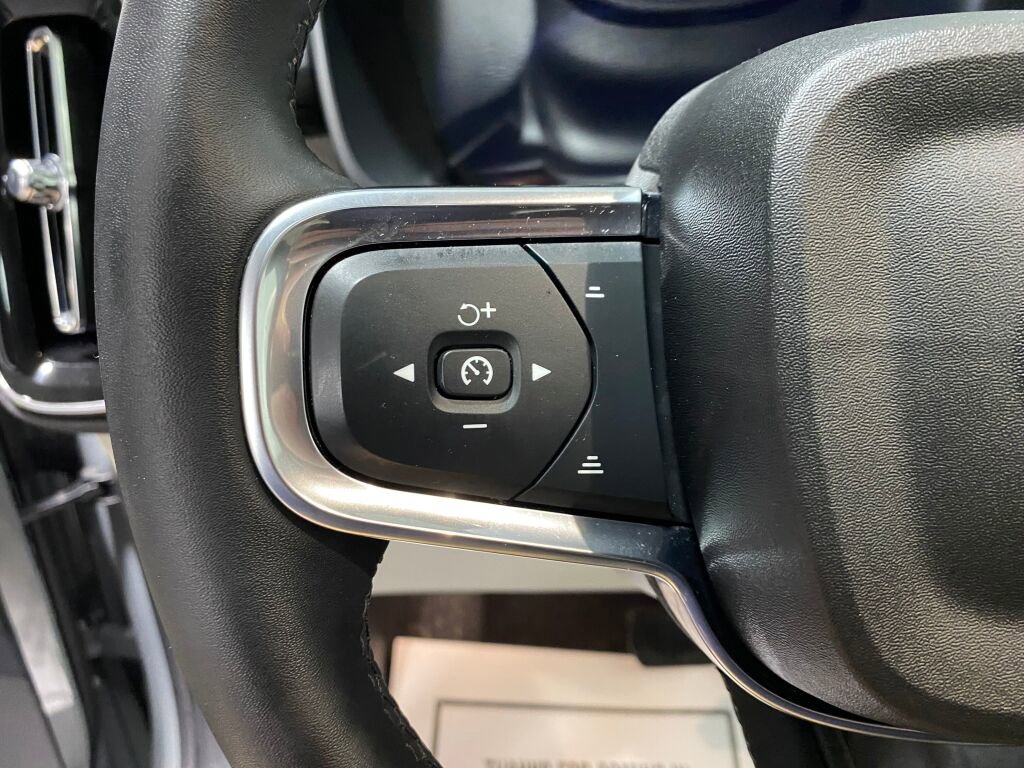 Used 2024 Volvo XC40 B5 Plus image 16