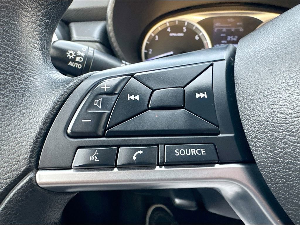 Used 2021 Nissan Versa S image 9