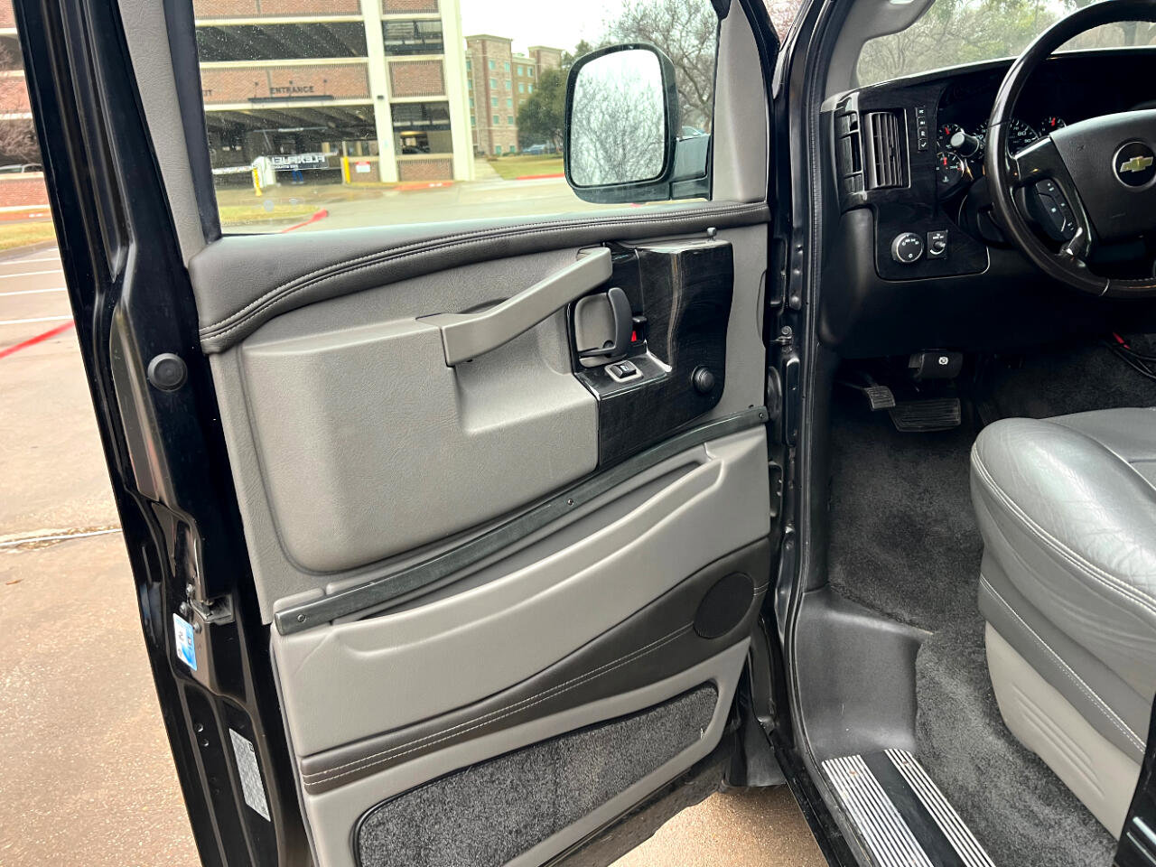 Used 2017 Chevrolet Express 2500 Extended image 14