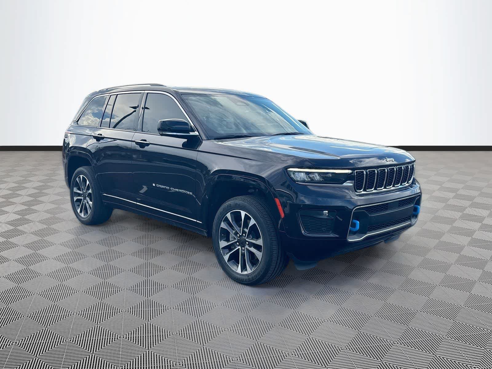 Used 2022 Jeep Grand Cherokee Overland AWD/4WD image 3
