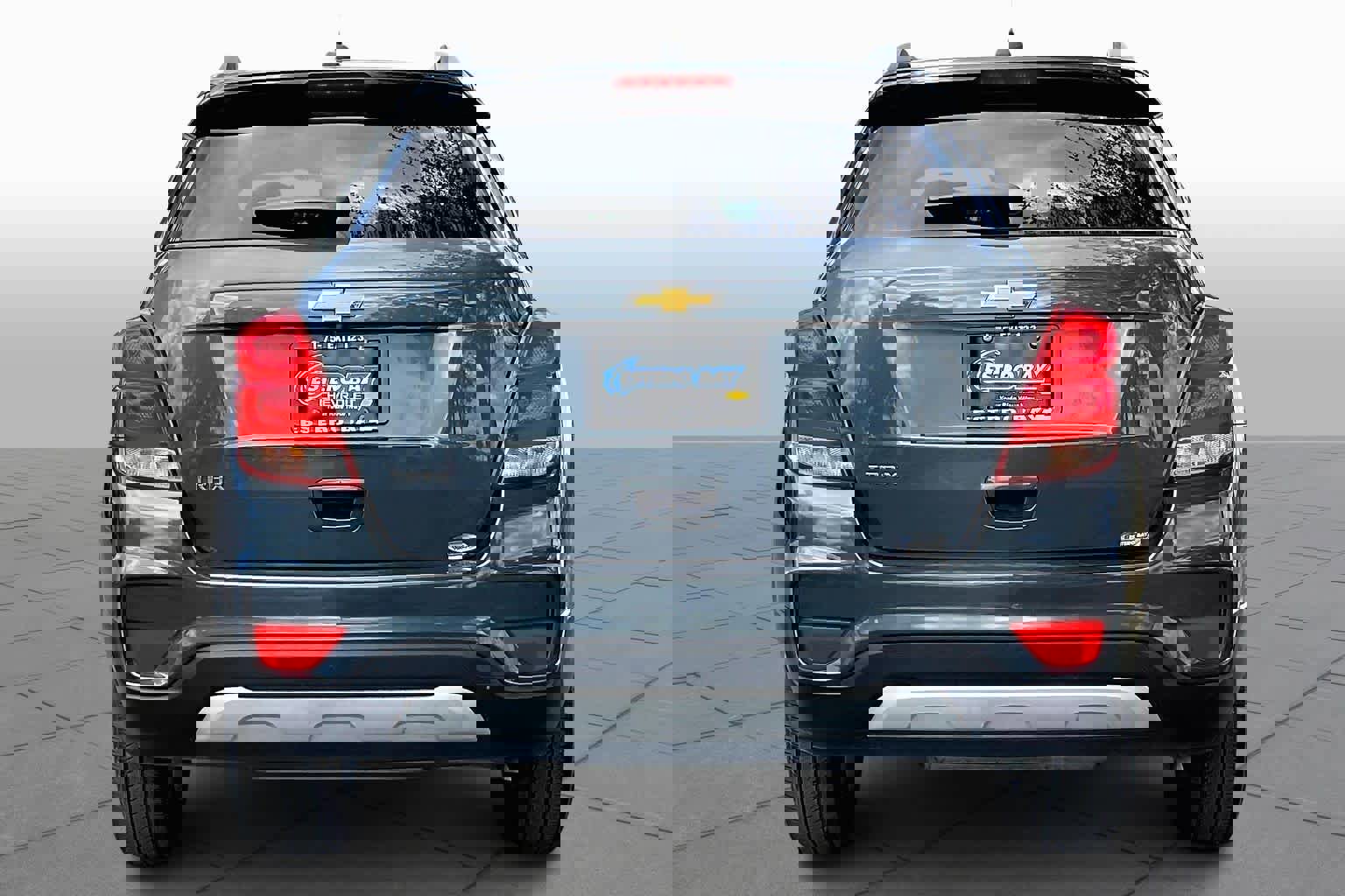 Used 2021 Chevrolet Trax LT w/ LT Convenience Package image 4