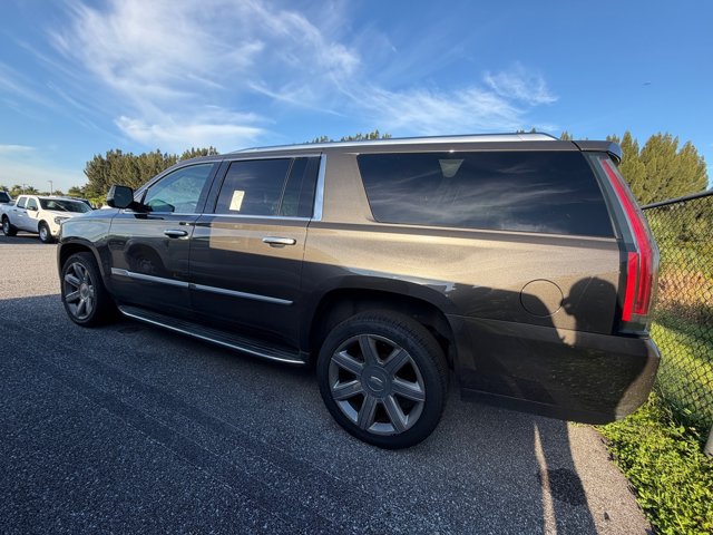 Used 2020 Cadillac Escalade ESV Luxury AWD/4WD image 14