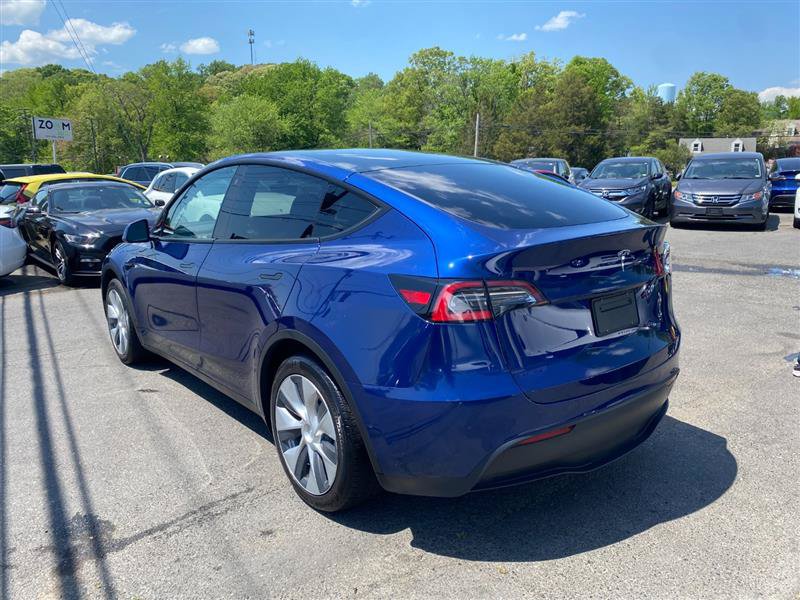 Used 2024 Tesla Model Y Long Range AWD/4WD image 3