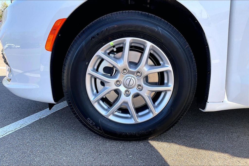 New 2026 Chrysler Pacifica Select FWD image 12