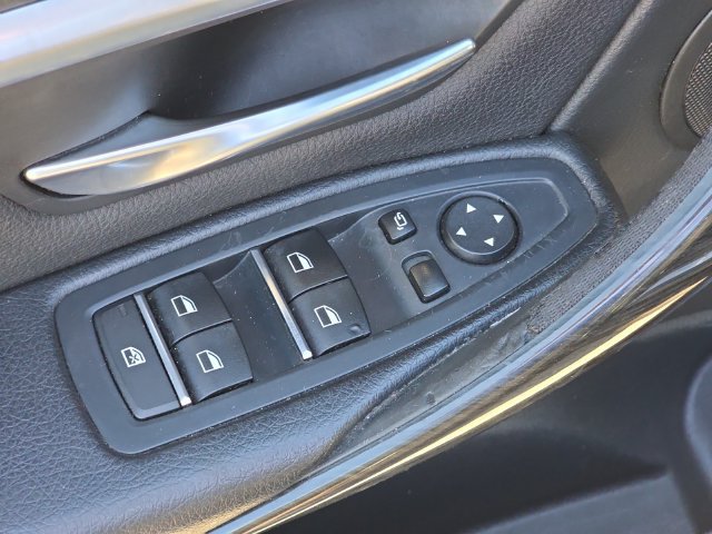 Used 2018 BMW 330i xDrive Sedan AWD/4WD image 17