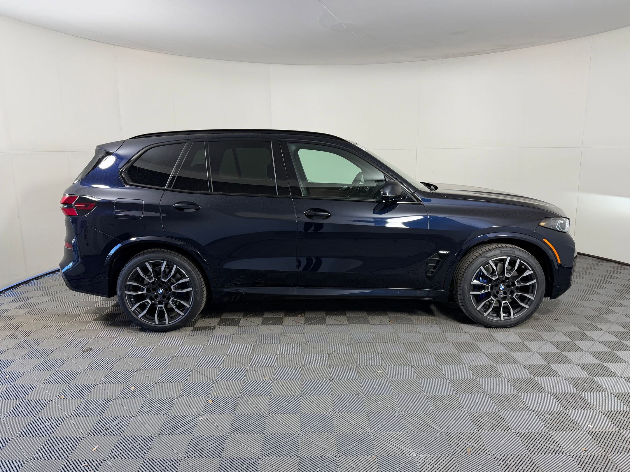 New 2026 BMW X5 xDrive50e image 8
