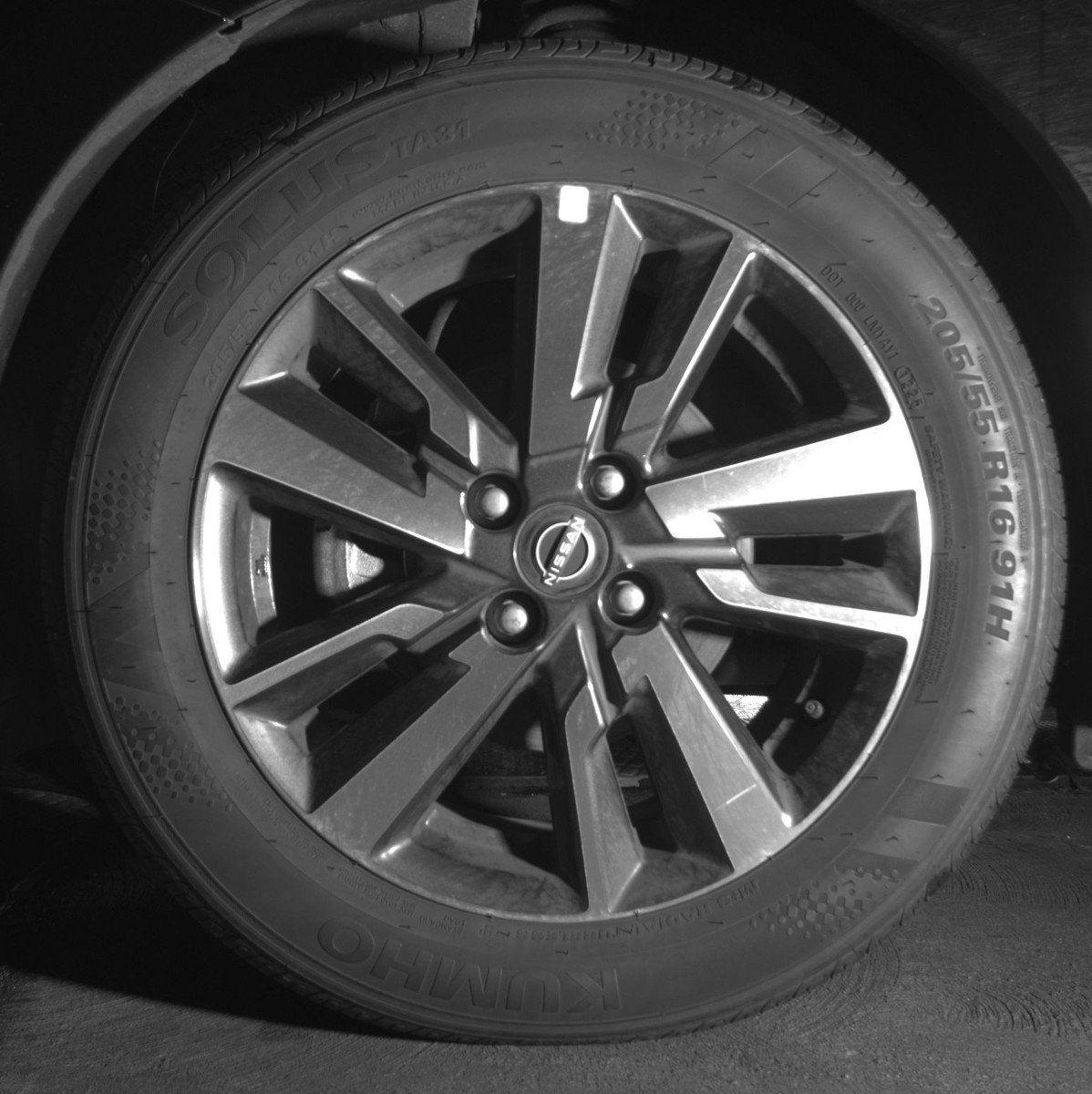 Used 2025 Nissan Versa SV image 12