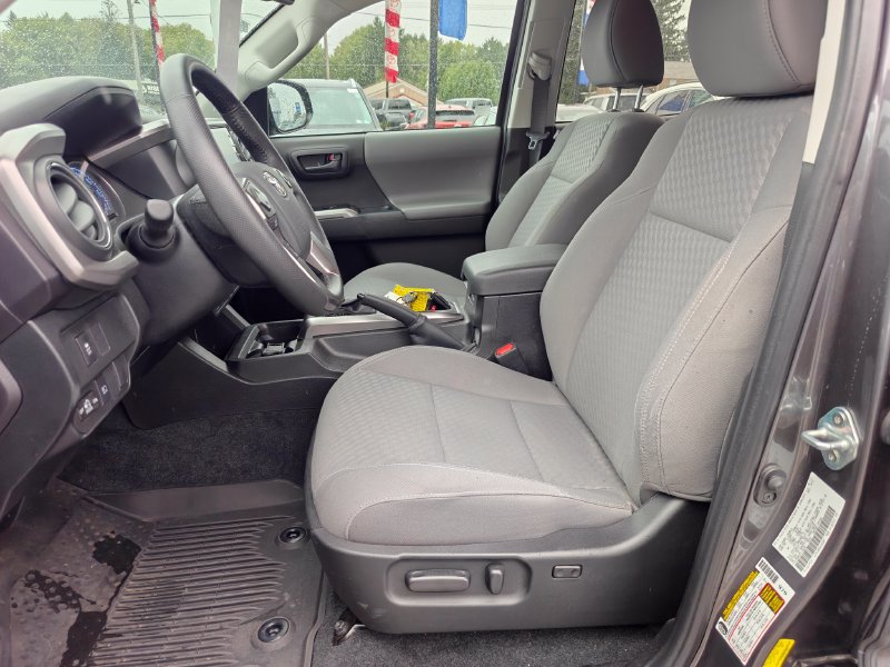 Used 2023 Toyota Tacoma SR5 AWD/4WD image 8