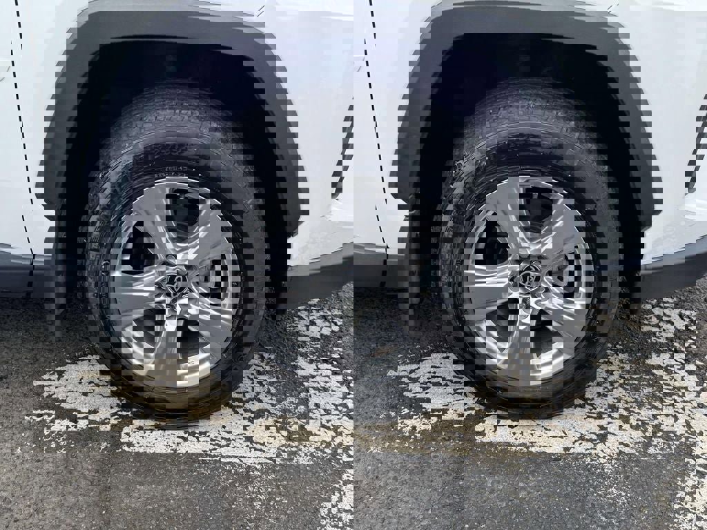 Used 2023 Toyota RAV4 XLE w/ Convenience Package image 7