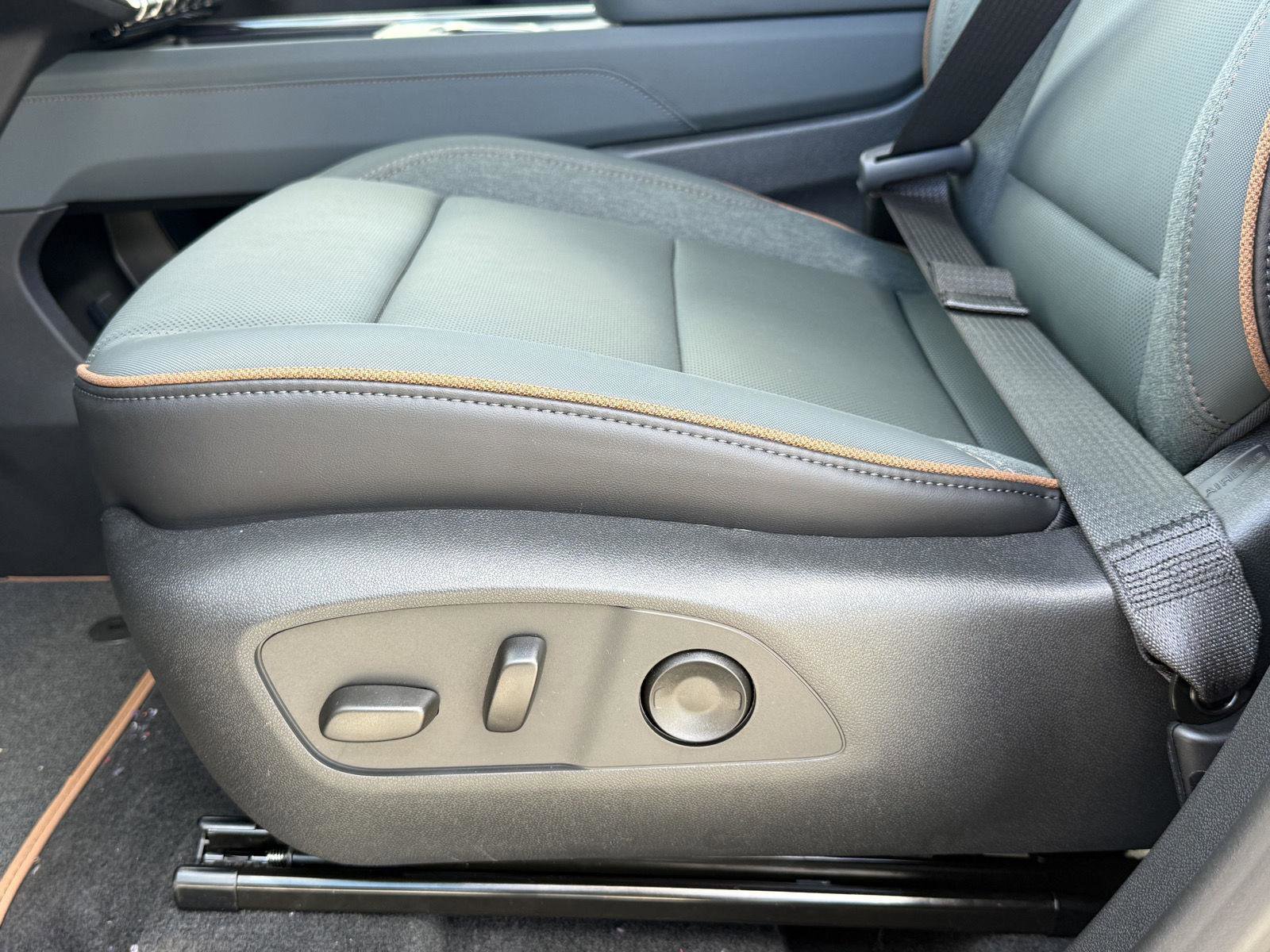 New 2026 GMC Acadia AT4 w/ Super Cruise Package image 19