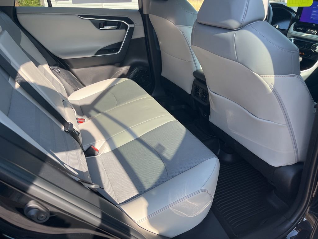Used 2023 Toyota RAV4 Limited image 17