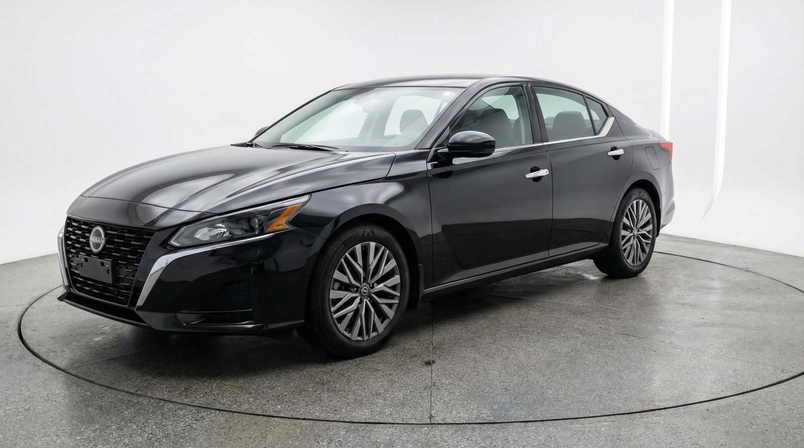 Used 2025 Nissan Altima 2.5 SV image 3